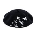 thumbnail image 1 of EeaseMX Boina de lana con bordado de petirrojo, cálida y moderna, gorro de pintor combinable, tocado retro de pintor para mujer (negro), 1 of 8