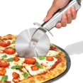 thumbnail image 2 of OXO Roue à Pizza en Acier, 2 of 6