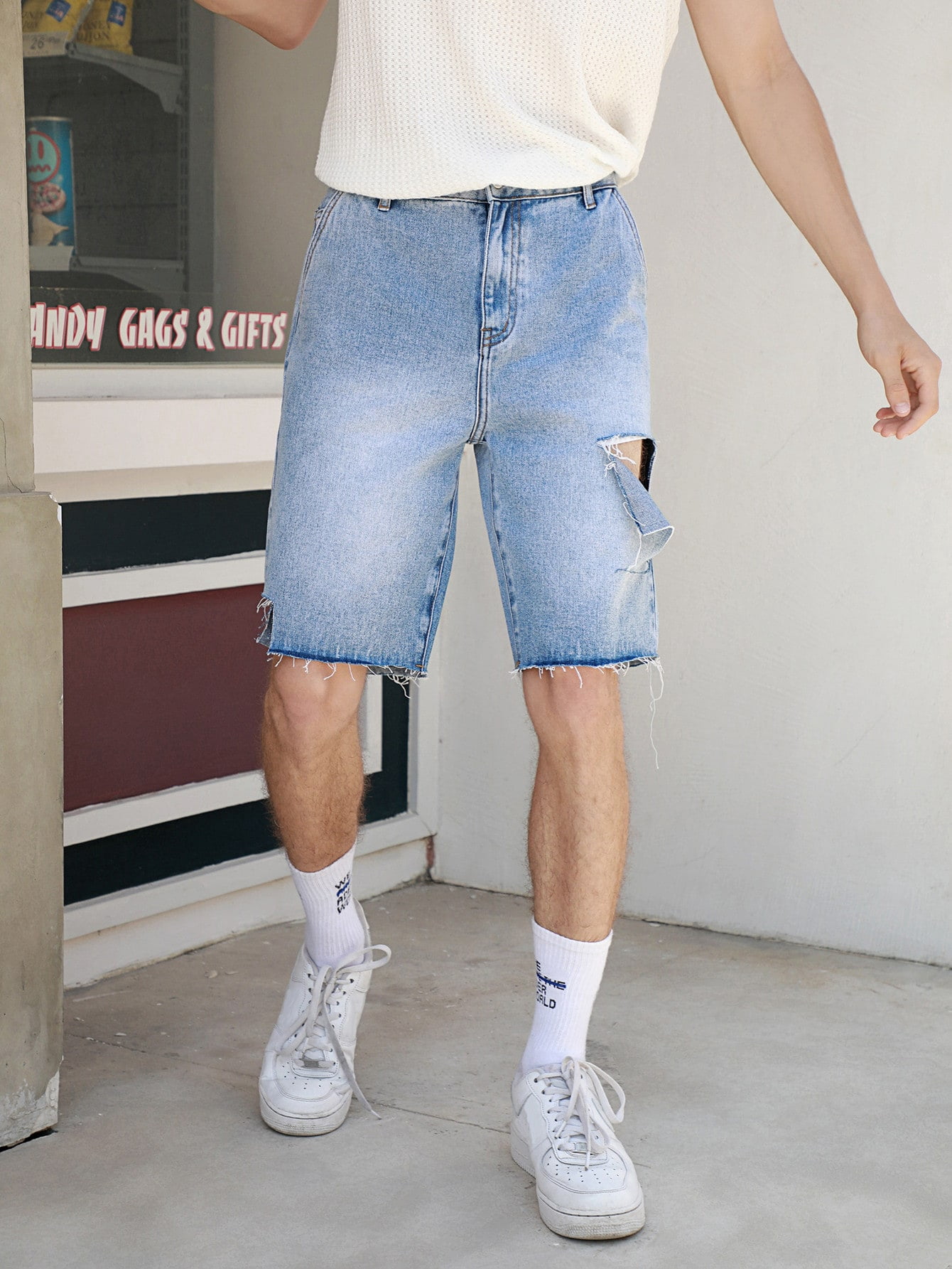 Men Cut Out Raw Hem Washed Denim Shorts 
