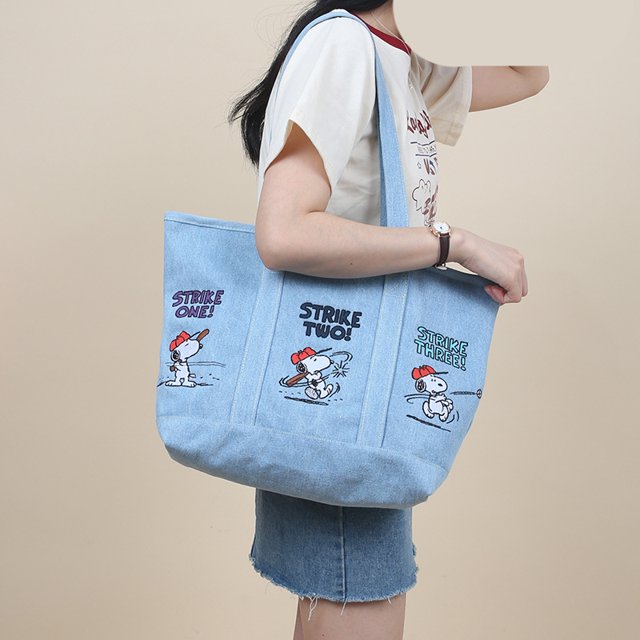 Bolso de mano de mezclilla de la serie Snoopy de Anime, de gran capacidad Kawaii bolso de hombro, bolso portátil de dibujos animados, regalos de cumpleaños para niñas