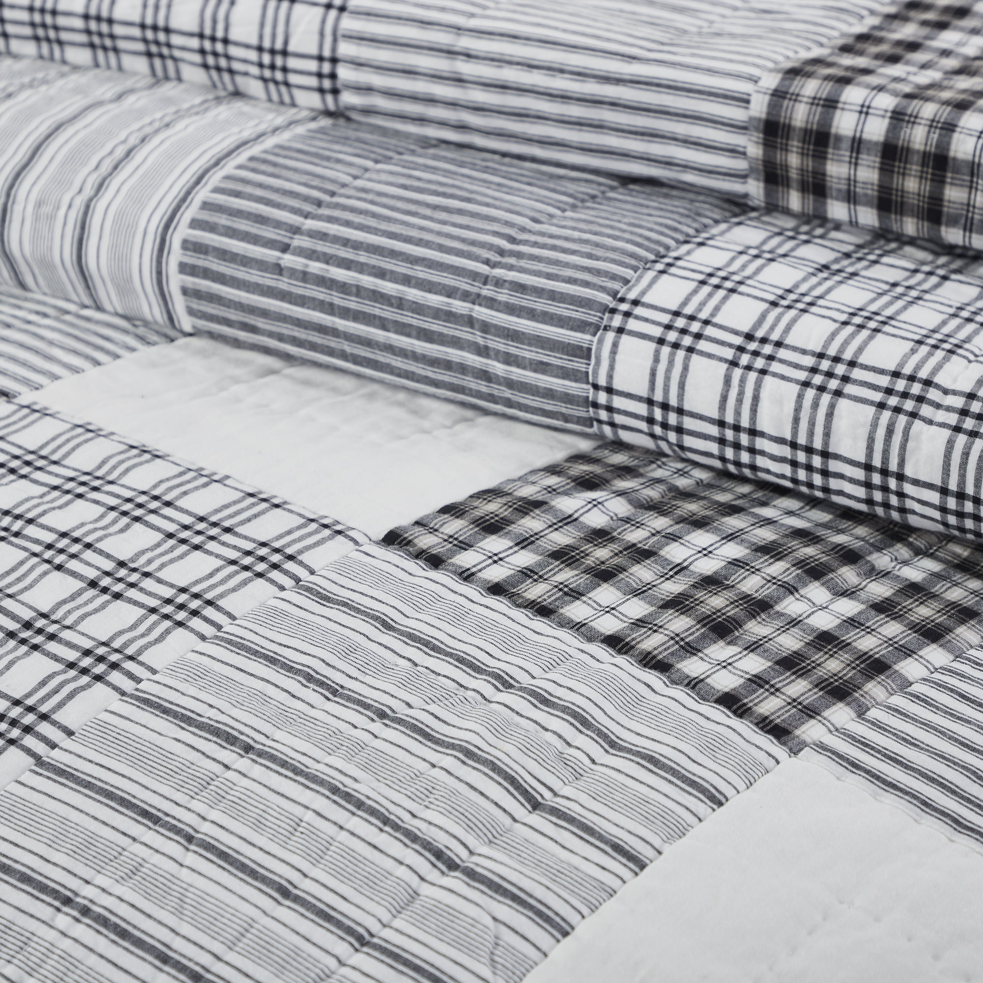VHC Brands, Sawyer Mill Patchwork Reversible King Quilt, Black, 105x95