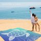 thumbnail image 3 of Manta de playa con diseño de tortuga marina, impermeable y resistente a la arena. Manta de playa grande para pícnic, manta de playa para viajes, acampadas, senderismo y pícnic., 3 of 4