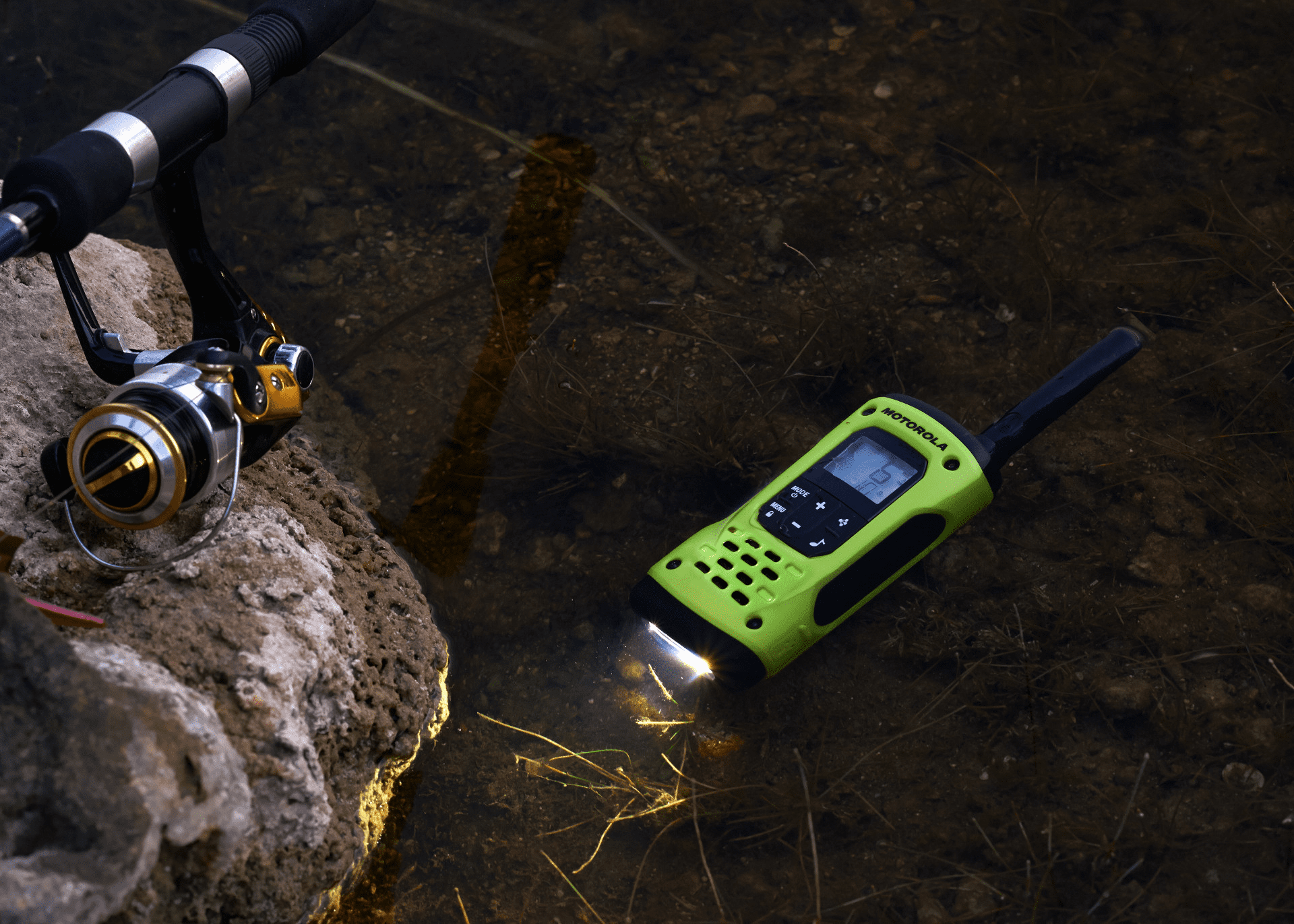 Motorola Solutions T600 H2O 35 mi. Waterproof Two-Way Radio Green 2-Pack