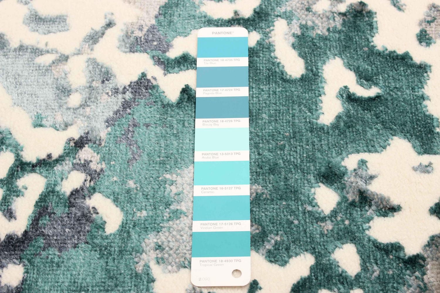 ECARPET Aura Contemporary/Modern Area Rug for living room, bedroom, dining room, entrance, hallway and more.