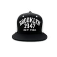 thumbnail image 1 of Knite Gorra snapback Brooklyn visera plana ajustable bordado 3D hombre, 1 of 4