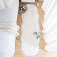 thumbnail image 3 of Alfombra de piel de oveja sintética de 2' X 4,5', alfombra de felpa de seda para sala de estar, dormitorio, dormitorio de juegos para niños, alfombra de decoración del hogar, 3 of 3