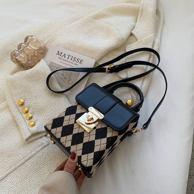 Bolso de diseño de nicho francés Bolso de mujer de primavera Bolso bandolera popular Bolso cuadrado pequeño portátil