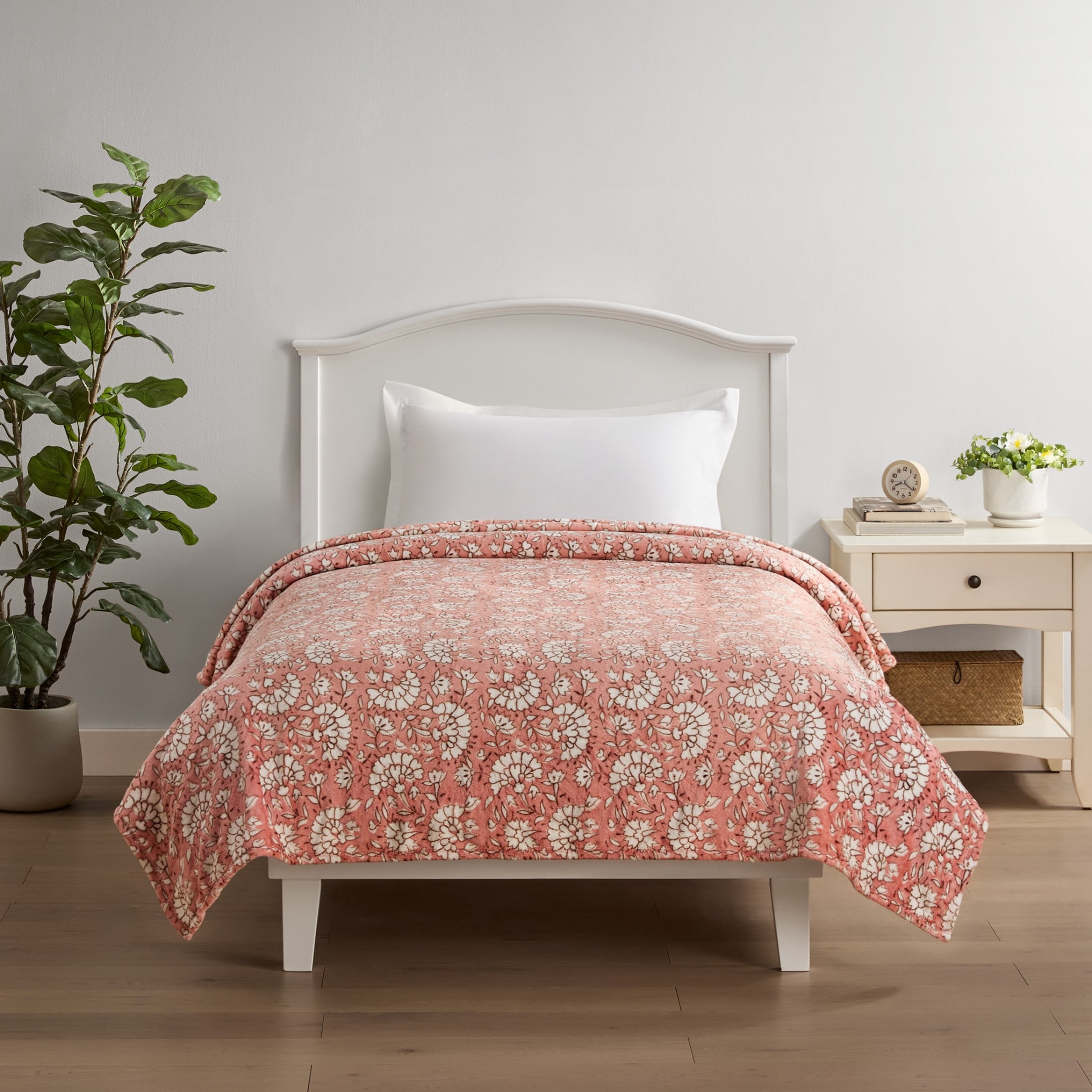 Mainstays Velvet Plush Bed Blanket, Blush Pink Floral, Twin Size