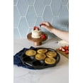 thumbnail image 4 of Lodge Bakeware Mini Cake Pan/Lodge Bakeware Mini moule a Gateau, Black, 7 Mini Cakes, 4 of 6