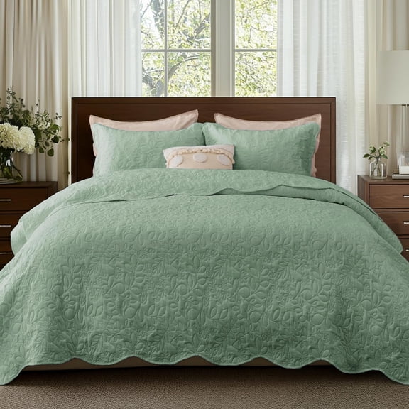 King Size Quilt Bedspread in Sage Green Leaf Pattern 106x96 Inches