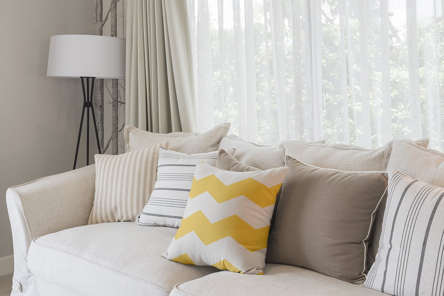 Simply Daisy 16" x 16" Bold Chevron Stripe Polyester Indoor/Outdoor Pillow, Yellow (1 count)