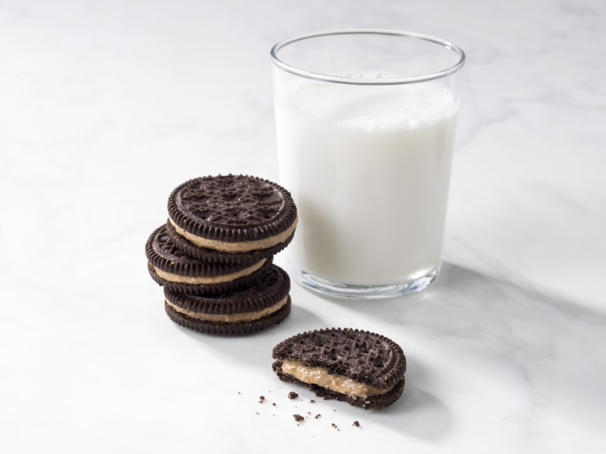 Simple Mills Nut Butter Stuffed Sandwich Cookies, Cocoa Cashew Creme, Gluten-Free, 6.7 oz
