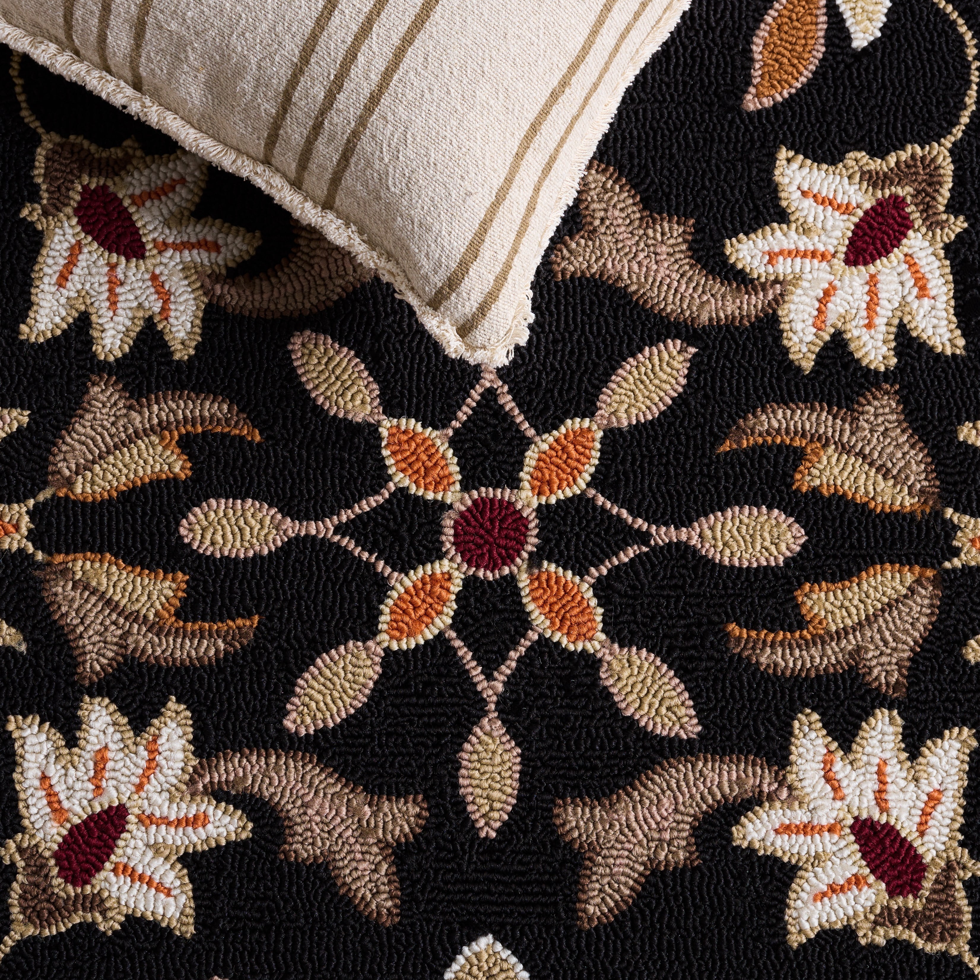 Safavieh Easy Care Myrtle Floral Area Rug, Black/Ivory, 3' x 5'