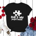 thumbnail image 4 of Chandails à Col Rond pour Couples Assortis, T-Shirt Décontracté de la Saint-Valentin à Manches Courtes, Blouse Ample à Imprimé de Lettres, T-Shirt Confortable et Doux, Tenue de Vacances pour Mari et Femme, Vêtements, Noir, TG, 4 of 5