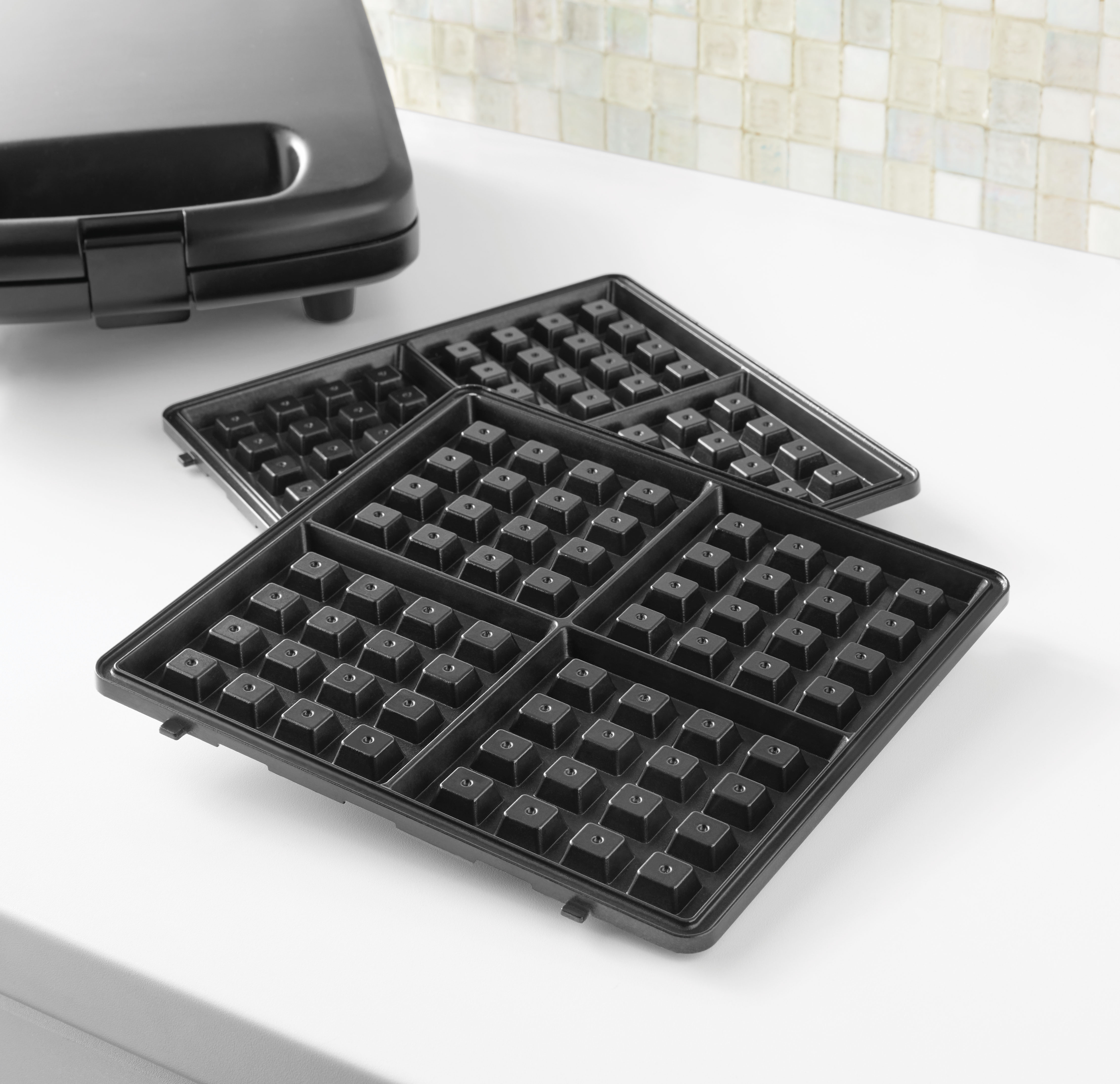 Mainstays 4-Slice Waffle Maker with Removable Plates photo 4