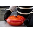 thumbnail image 3 of Cazuela Le Creuset de Hierro Fundido Esmaltado Signature 5L Flame, 3 of 5