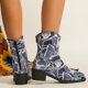 thumbnail image 3 of NECHOLOGY Botas Mujer Adulto Femenino Zapatos Botines de mujer Casual Vintage Vaquero Estampado Empalme Tacón Grueso Media Punta Puntiaguda Botas Occidentales De Tamaño Botas Al Tobillo (Blue, 7.5), 3 of 7