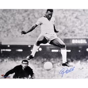 Pele Brazil Autographed 16" x 20" Horizontal Scoring Photograph - Fanatics Authentic Certified