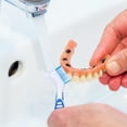 thumbnail image 2 of Cepillo ergonómico para limpieza profunda de dentaduras postizas y protectores bucales, mango cómodo y fácil de sujetar, color naranja brillante., 2 of 6