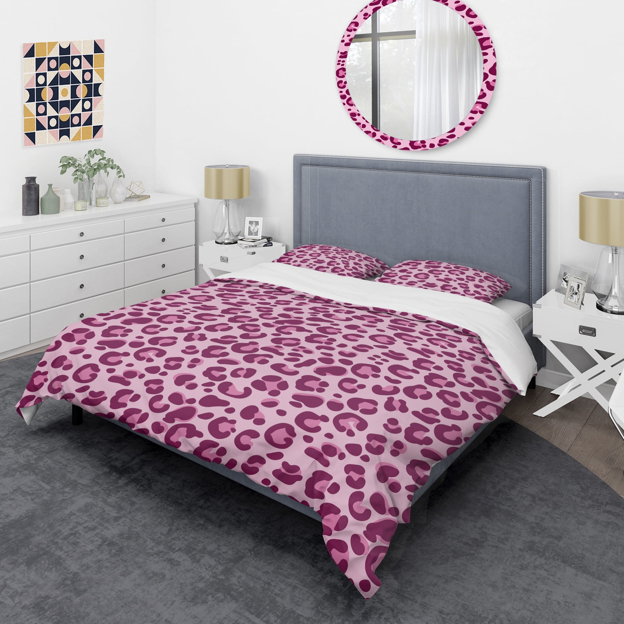 Designart 'Pink Leopard Pattern ' Mid-Century Modern Duvet Cover Set