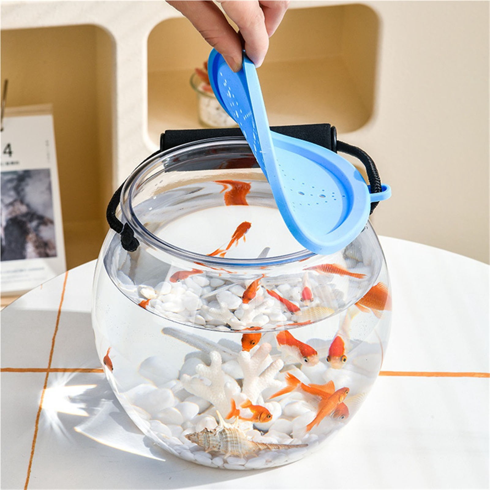 Plastic Fish Bowl, Portable Small Aquarium with Handle, Transparent Handheld Fish Tank