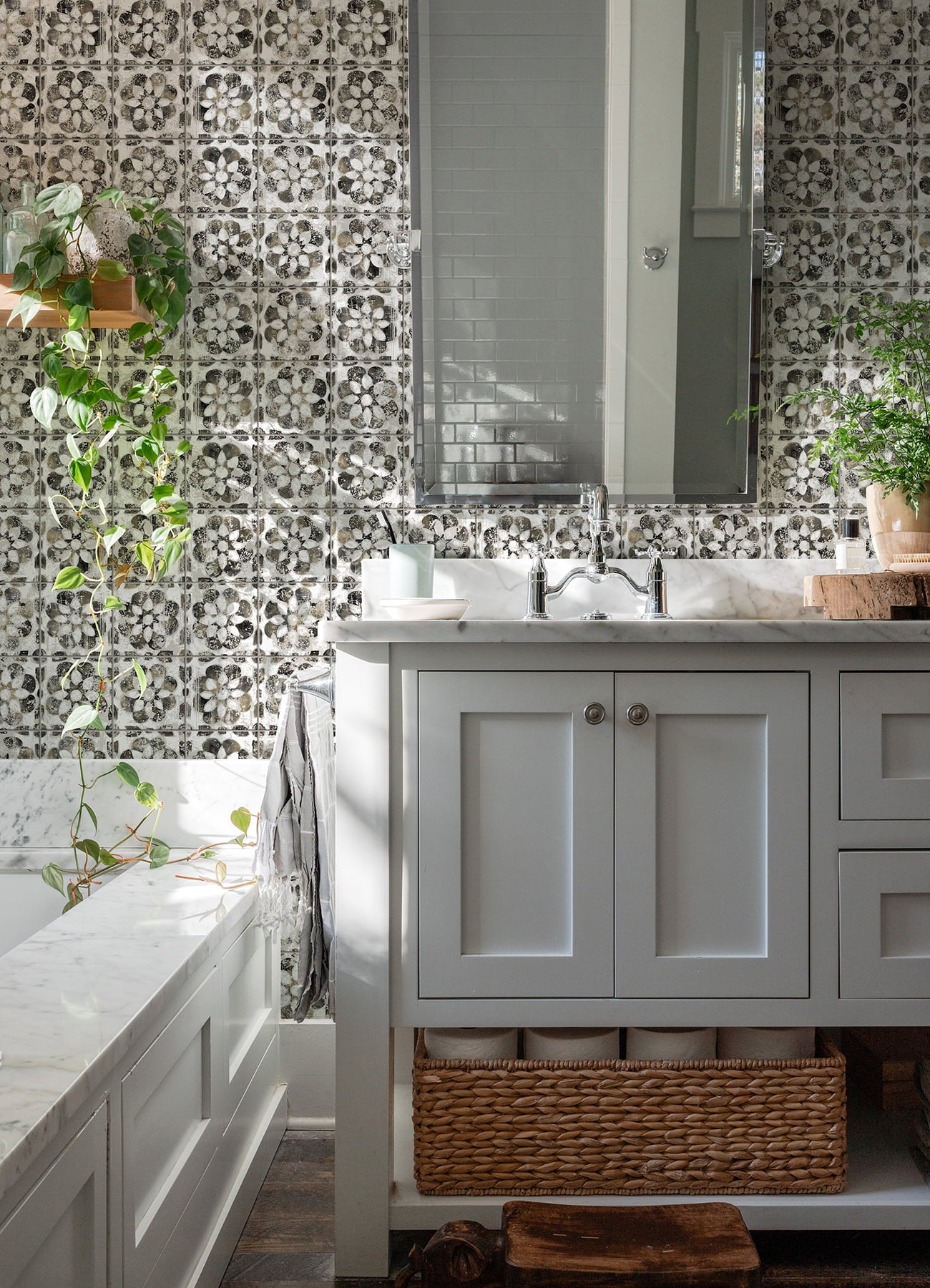 Advantage Izeda Black Floral Tile Wallpaper