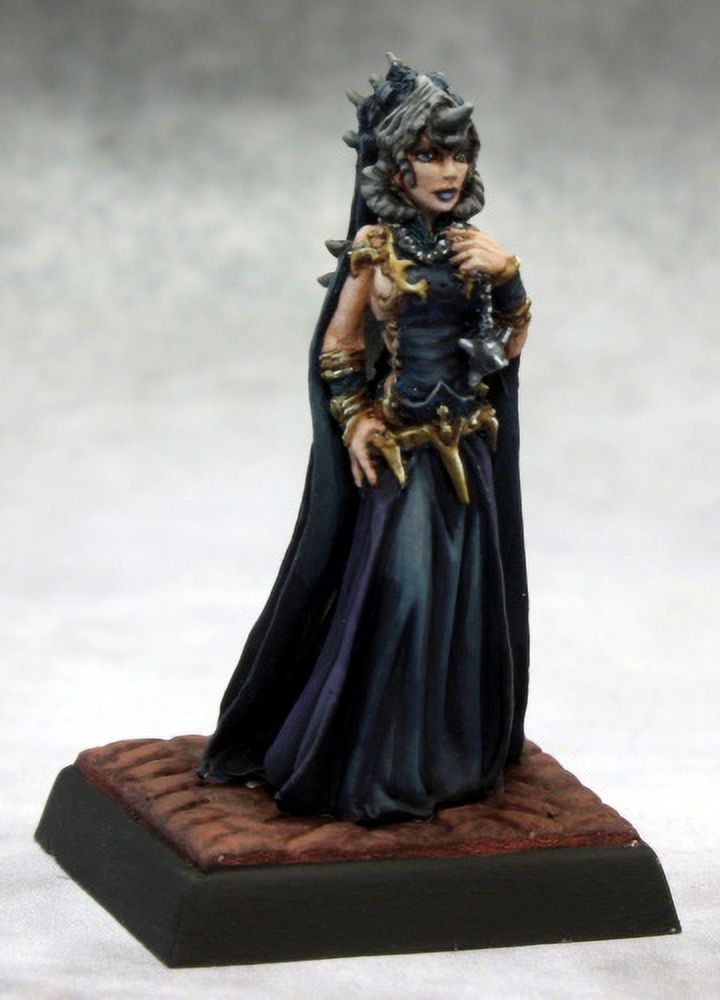 Reaper Miniatures Living Statue Set - Amazon & Spartan Figures, 25mm Heroic Scale, Unpainted Grey Plastic - View #3