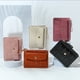 thumbnail image 4 of Monedero con tarjetero y cremallera para mujer, color caramelo, estampado de cocodrilo, pequeño y fresco, 4 of 6