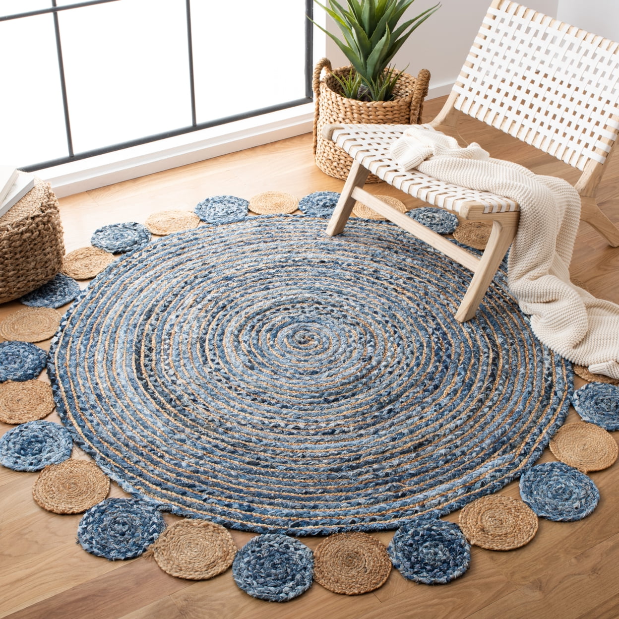 SAFAVIEH Cape Cod Kyle Geometric Area Rug, Blue/Beige, 5' x 7' Oval