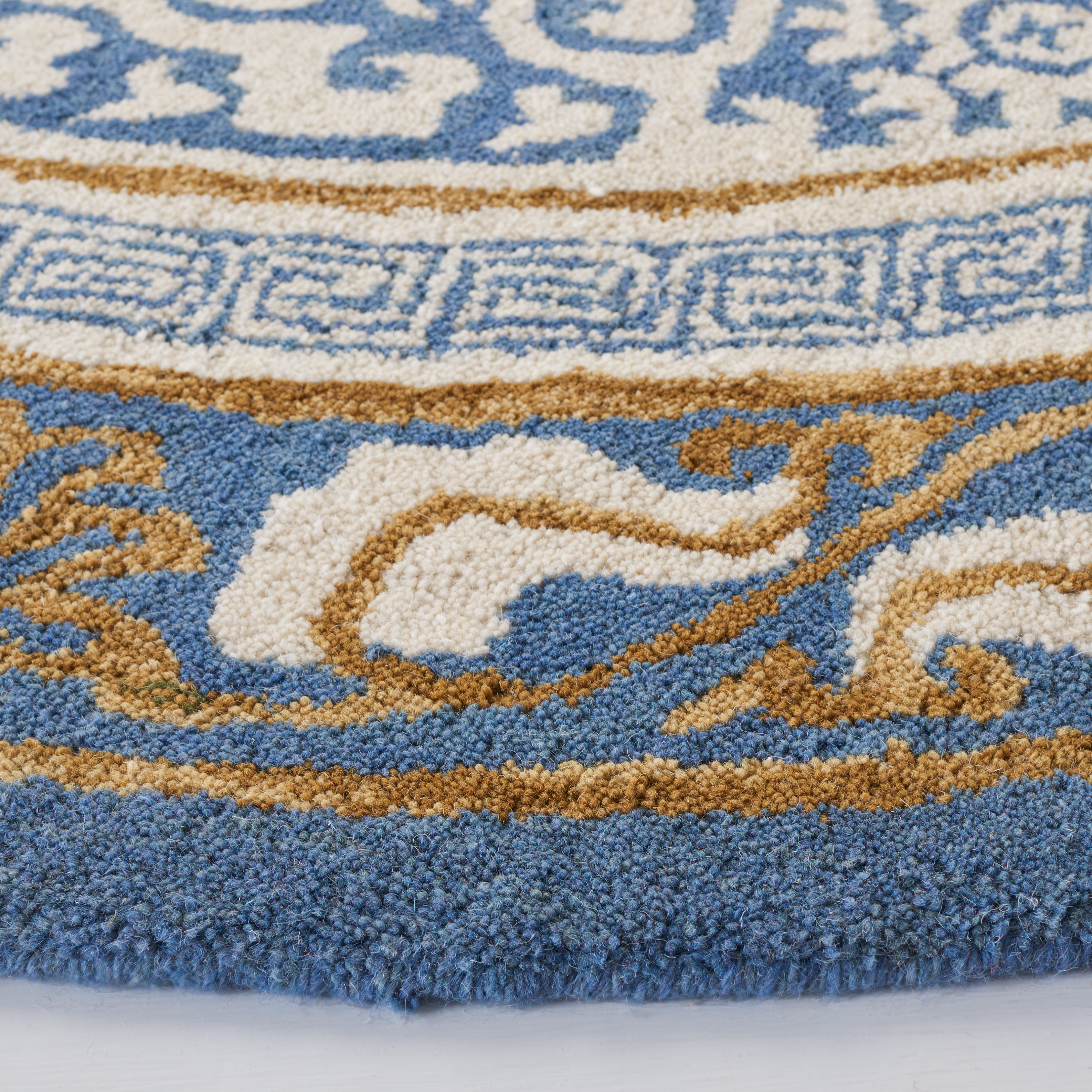 SAFAVIEH Antiquity Tiarnan Oriental Wool Area Rug, Blue/Ivory, 6' x 6' Round
