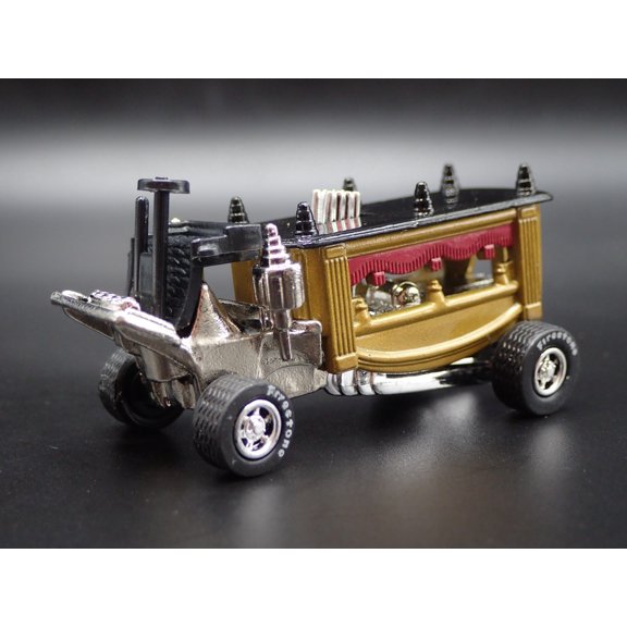 Open Box RAY FARHNER BOOTHILL EXPRESS CUSTOM CAR 1:64 SCALE DIORAMA DIECAST MODEL CAR
