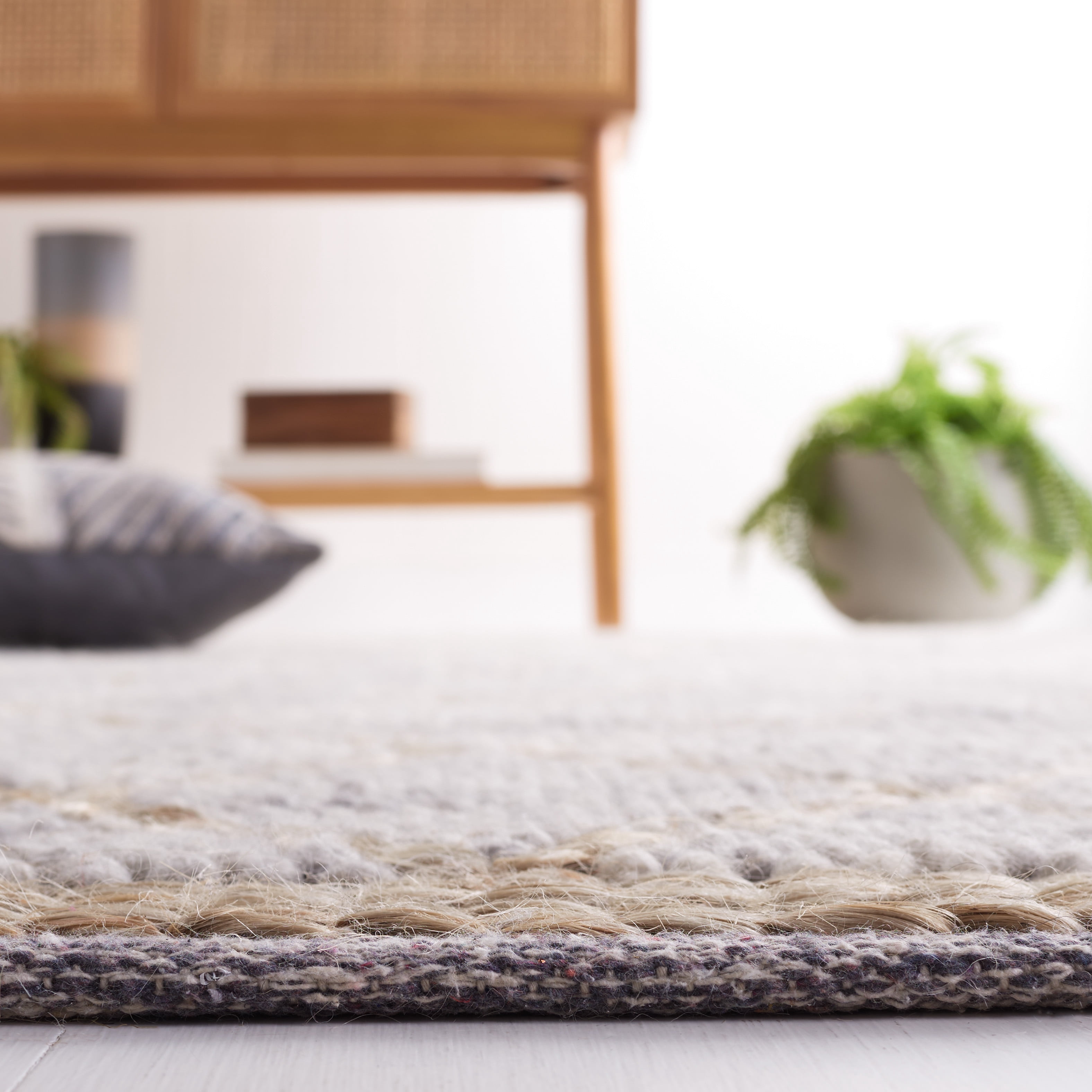 SAFAVIEH Natura Glenn Diamond Runner Rug, Light Grey/Natural, 2'3" x 13'