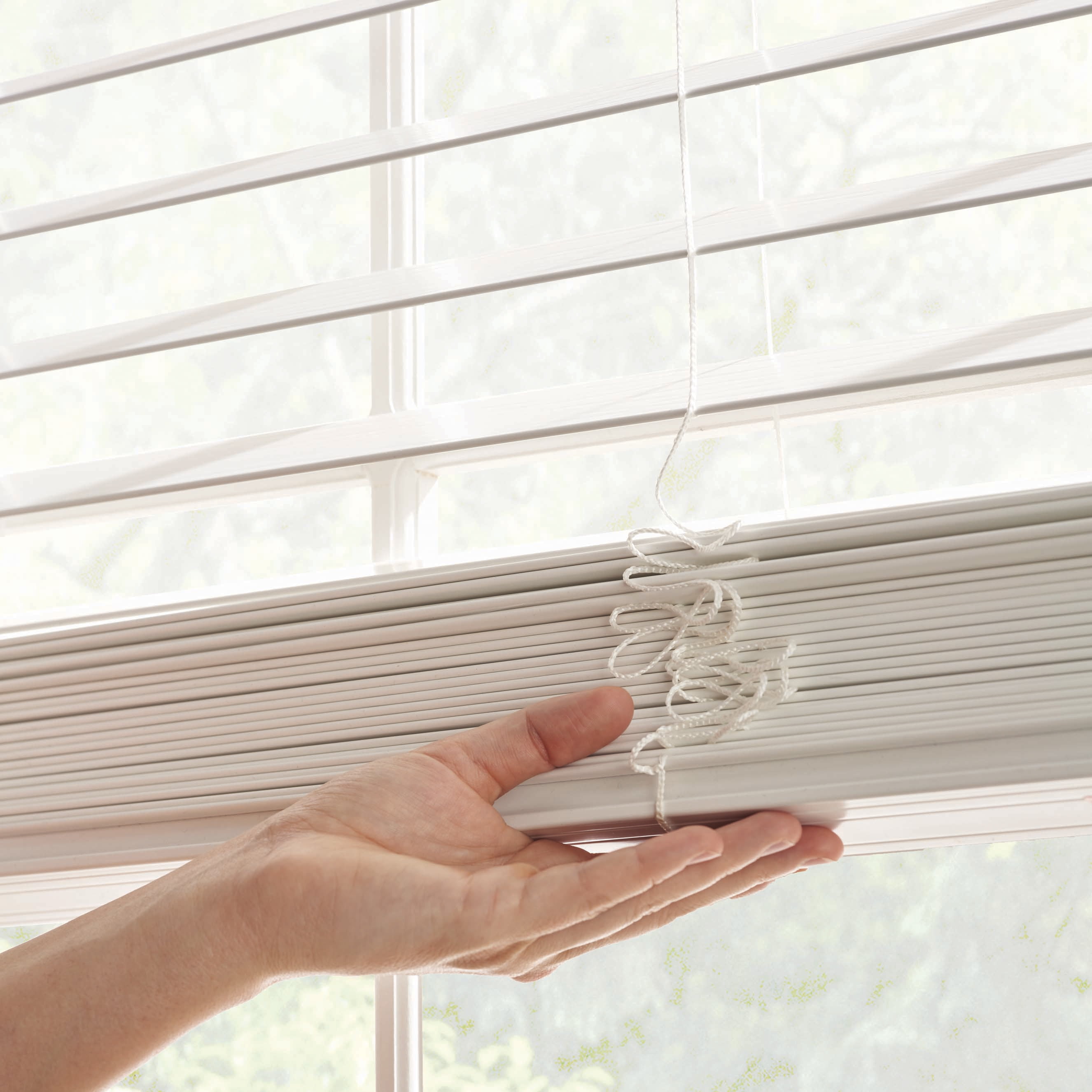 Better Homes & Gardens 2" Faux Wood Cordless Blinds, White, 30 x 48