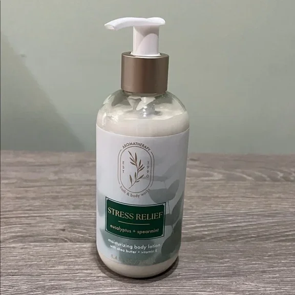 Bath & Body Works Eucalyptus   Pine Aromatherapy Body Lotion Pump 8 oz