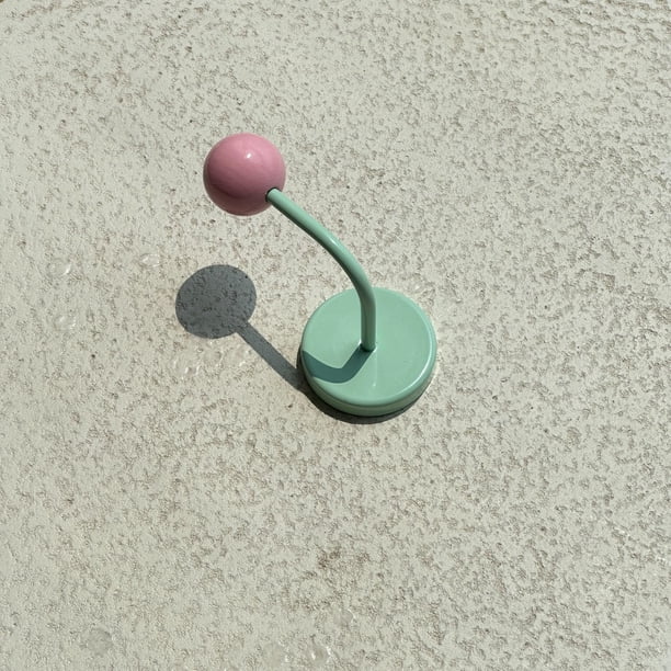 Zhuge Gancho magnético de 4 piezas de color, gancho adhesivo magnético sin perforación, gancho fuerte para decoración de refrigerador (gancho verde + bola rosa)