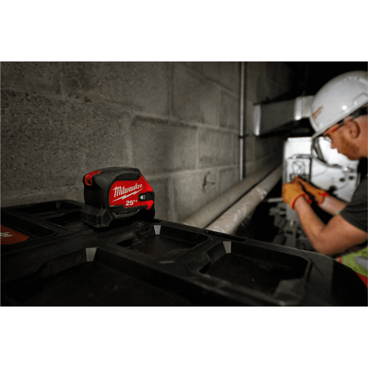 MIlwaukee 25ft Compact Wide Blade Magnetic Tape Measure w/ Rechargeable 100L Light