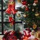 thumbnail image 5 of Mejores adornos de campanas de Navidad con Papá Noel y lazos para colgar de árbol - Set de regalo de accesorios festivos de decoración navideña de PVC, 5 of 6