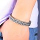 thumbnail image 2 of Pulsera de acero inoxidable con eslabones de cadena de doble hilera de 21 cm para hombre, 2 of 3