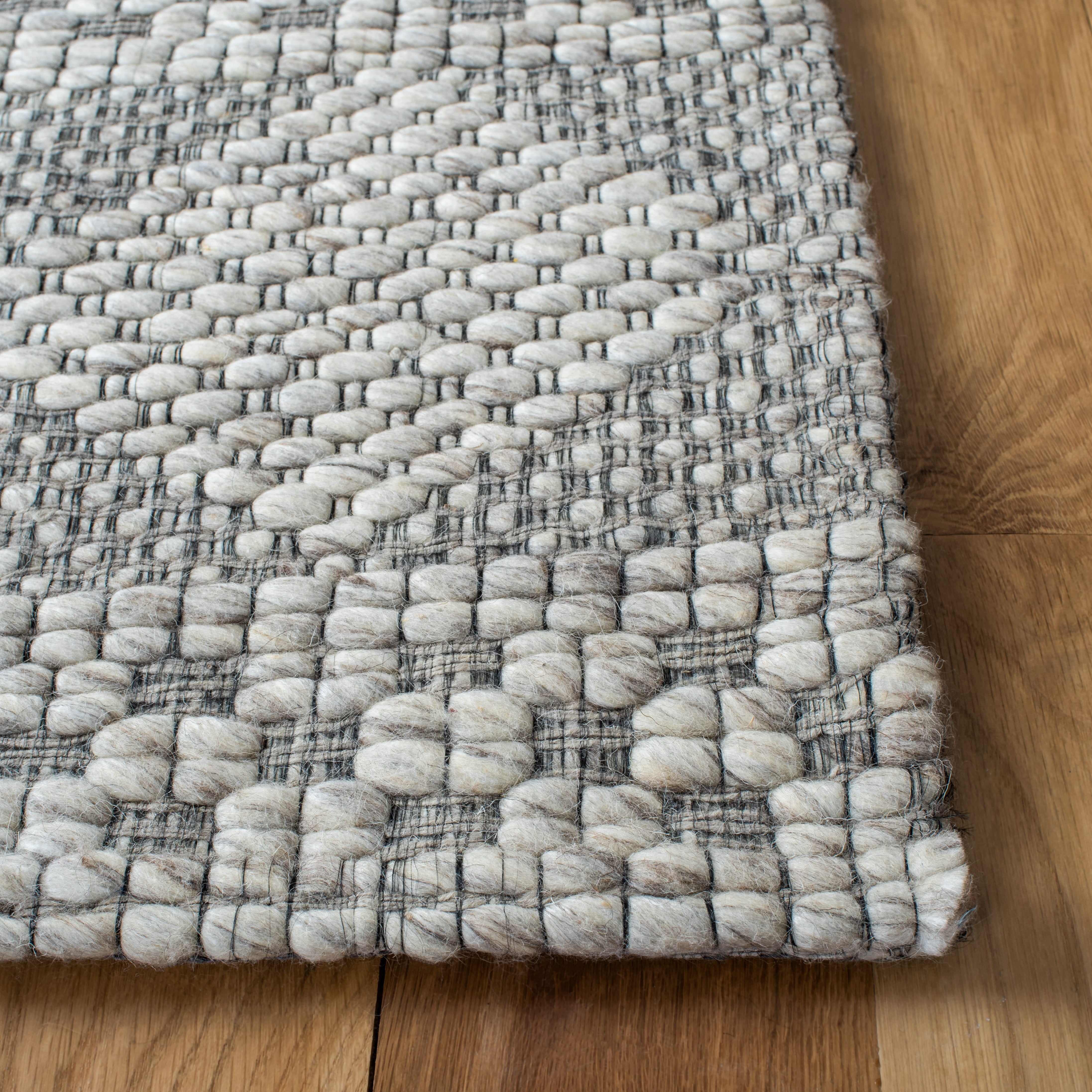 SAFAVIEH Marbella Matilda Diamond Area Rug, Beige/Grey, 6' x 9'