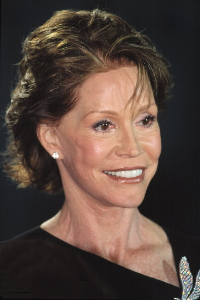 Mary Tyler Moore At Emmy Awards La Ca 1142001 By Robert Hepler   D942fa35 Aaab 4a09 Ae3e 18218b2d073c 1.b7a3476a2dbd2ecb9e6d5c7447f97ff0 