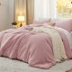 thumbnail image 1 of Juego de edredón Bedsure King Size Pink GentleSoft™ de 3 piezas, 1 of 7