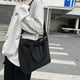 thumbnail image 4 of Bolso bandolera Hugo moda Viaje impermeable lona Negro, 4 of 10