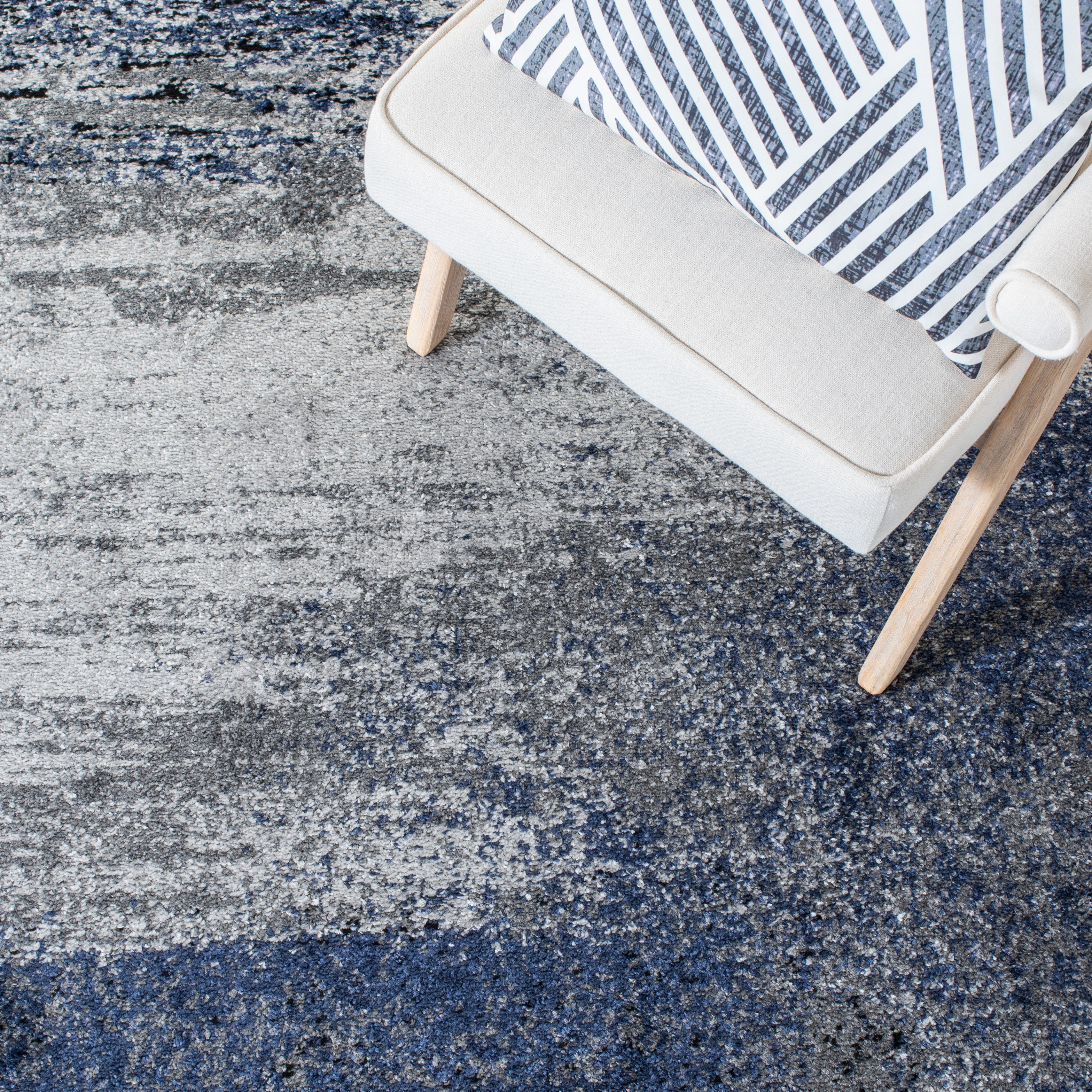 Safavieh Adirondack Rudyard Abstract Ombre Area Rug, Gray/Blue, 6' x 6' Round