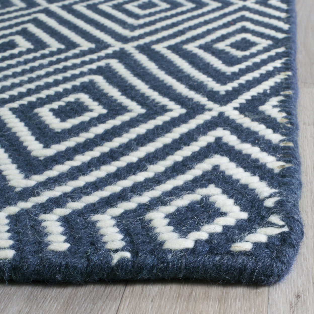 SAFAVIEH Wilton Donella Geometric Diamonds Area Rug, Navy/Ivory, 8' x 10'