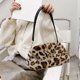 thumbnail image 1 of Bolsa Bolso retro con cadena de animales para las axilas, monedero para mujer, bolso de mano de felpa con asa superior (4) JShteea Para Estrenar, 1 of 8