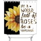 thumbnail image 2 of Juego de 4 cortinas de ducha con estampado de leopardo rosa y labios sensuales, estampado de guepardo con besos de amor, decoración moderna para el baño para niñas y mujeres, cortina de ducha de tela, 2 of 7