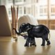 thumbnail image 4 of Estatua de elefante de resina, adornos de escritorio, estatua de animales, artesanía, decoración del hogar (C) Tmvgtek Libre de BPA, 4 of 6