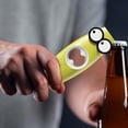 thumbnail image 4 of Abridor de botellas con ventosa magnética para tapas de cerveza, herramienta ergonómica de plástico con soporte seguro para tapas, diseño compacto para fácil portabilidad, peso de 52 g., 4 of 9