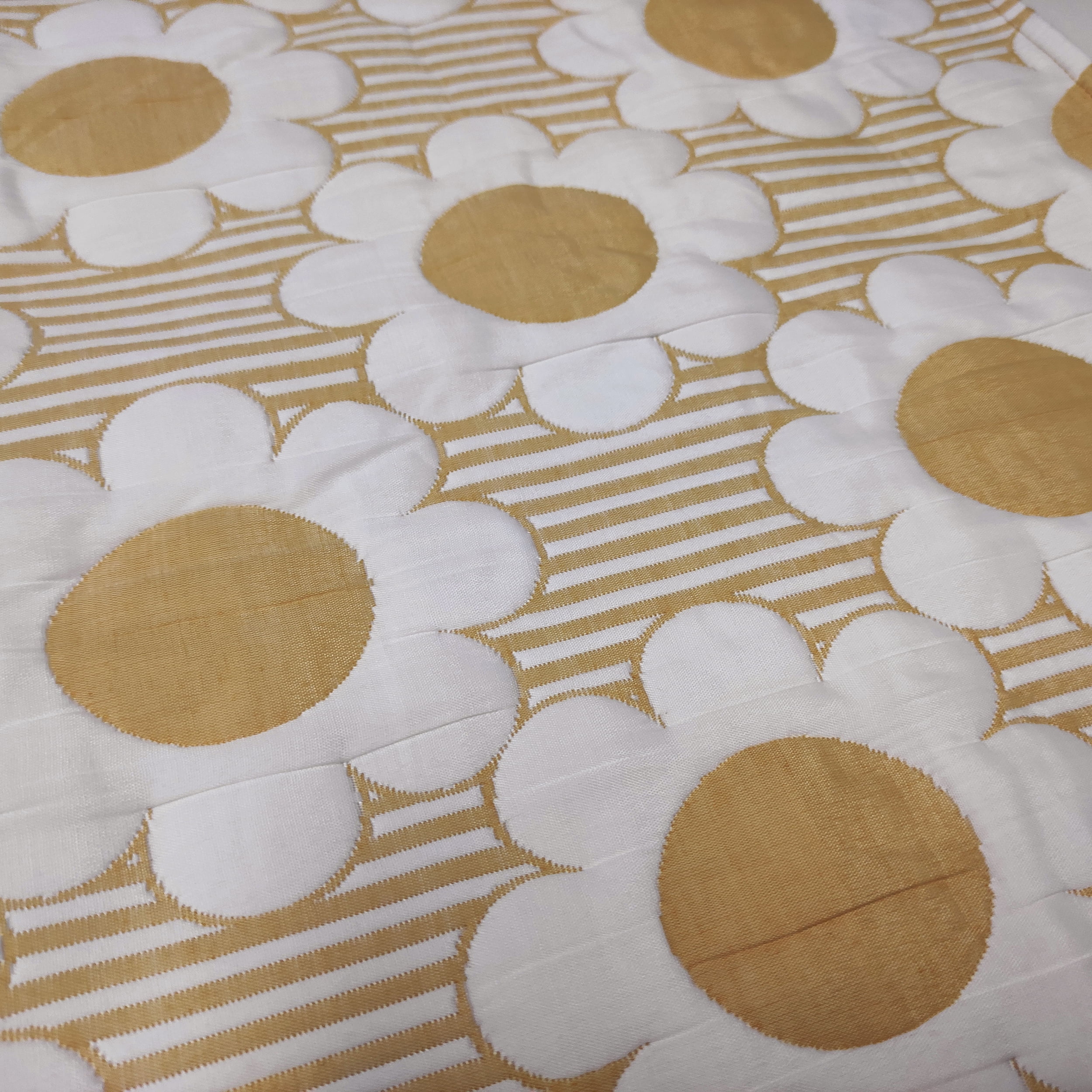 Daisy Flower Yellow Soft Matelasse Jacquard Quilt Set - Twin