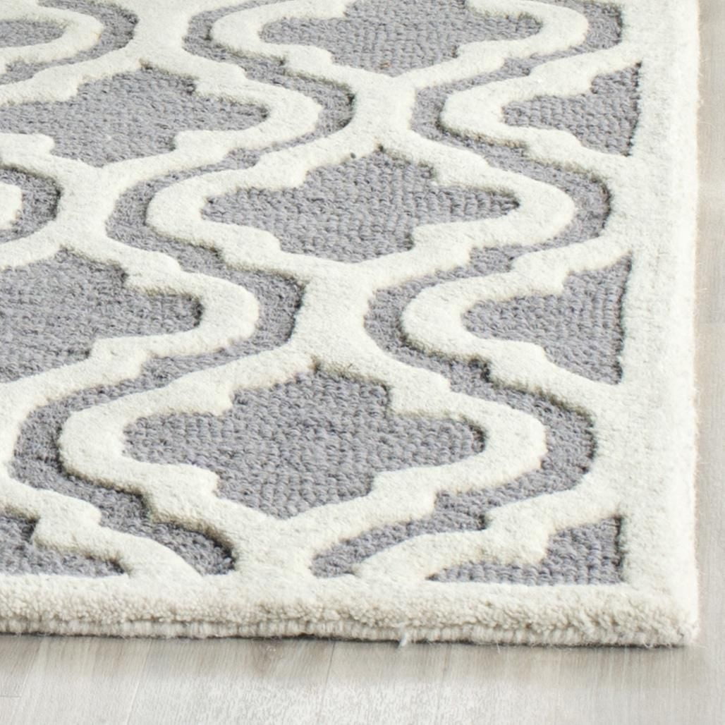 Safavieh Cambridge Kirsten Geometric Area Rug